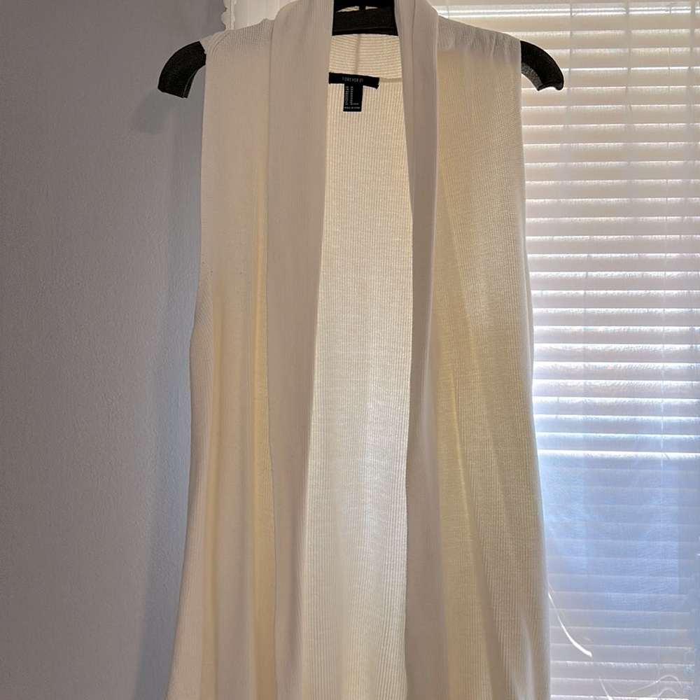 Forever 21 white sleeveless duster cardigan size M